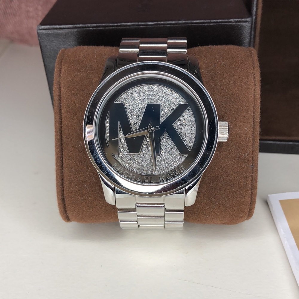 Michael Kors Runway silver watch MK5544 - pre-owned